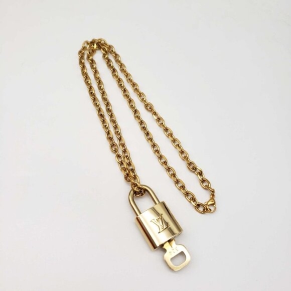 100% Auth Louis Vuitton Lock & Key w/ Unbranded Gold Plated Gold Chain Necklace - Picture 6 of 8